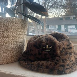 Adidas bucket hat